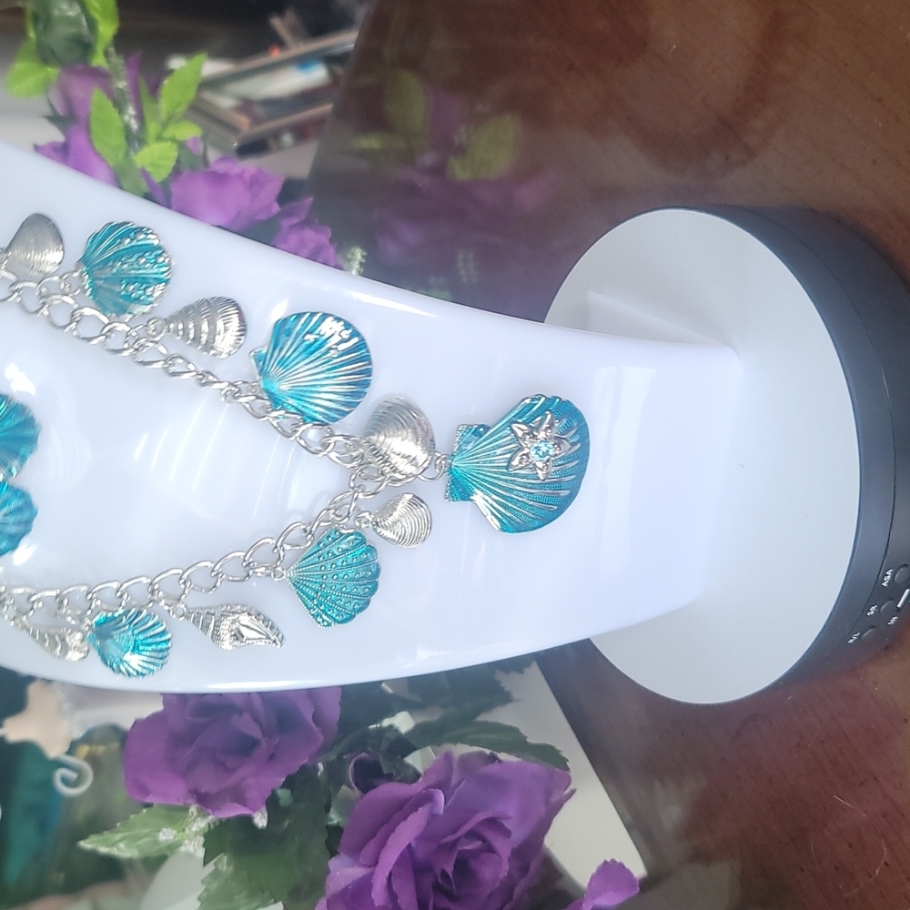 (NWT) Artisanal Blue & Silver Shell Design Crystal Accent Necklace Set.Y - Picture 4 of 6